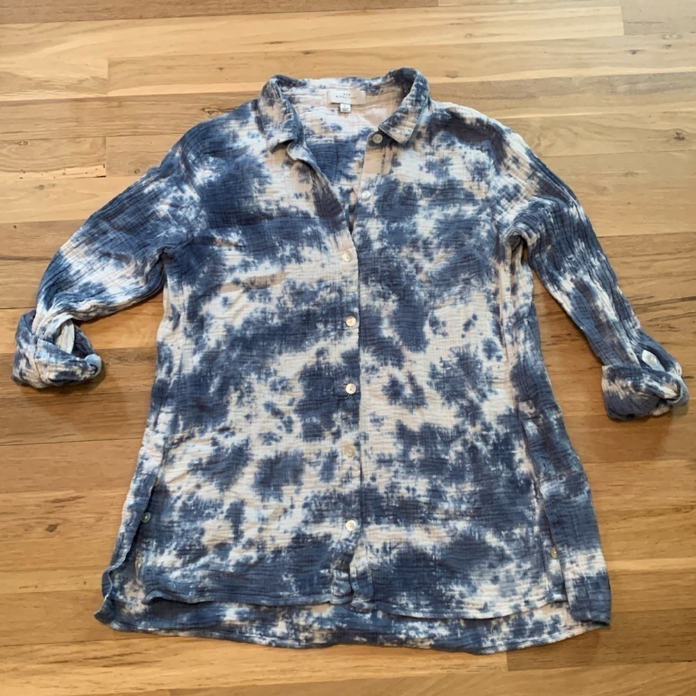 New Directions Long Sleeve Button Down Blue & White Tie-Dye Blouse Women’s L
